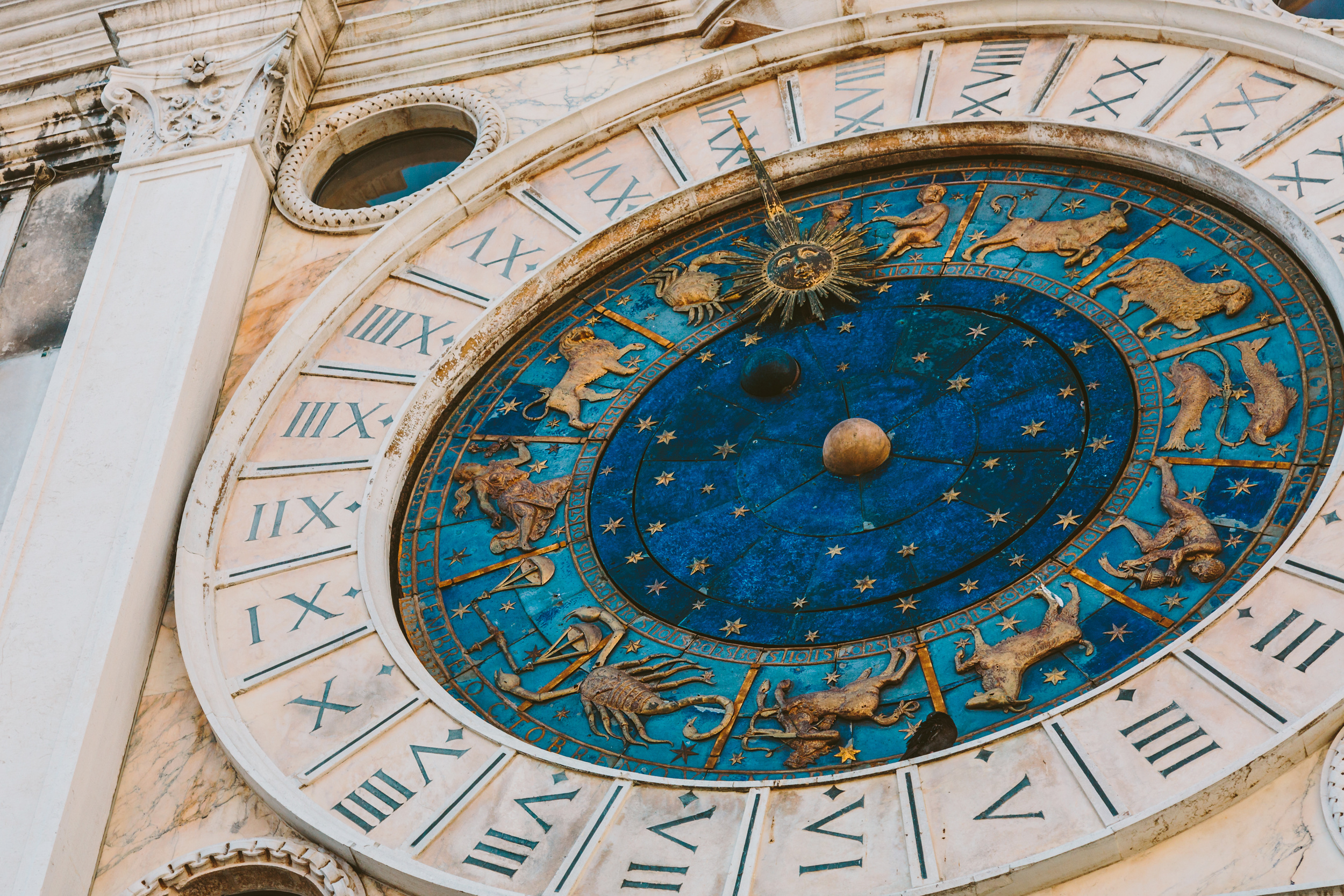 Horoscope clock